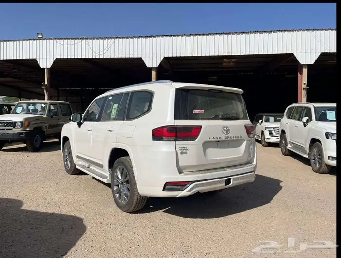 لاندكروزر GXR V 2024 نقد وتقسيط ( أقل سعر ) 3