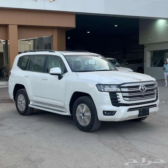 لاندكروزر GXR2 بنزين 2025 3