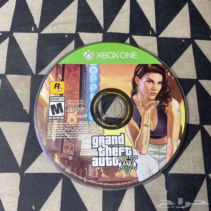 جهاز اكس بوكسxbox one x نظيف جدا مع ملحقاته وشريط جراند رخيص 2