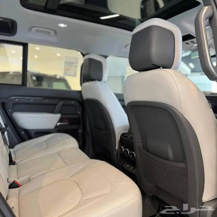 لاندروفر ديفندر X . 2025 8