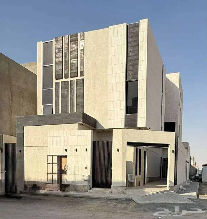 فيلا فاخرة مع شقه للبيع حي غصون الجنادريه 1