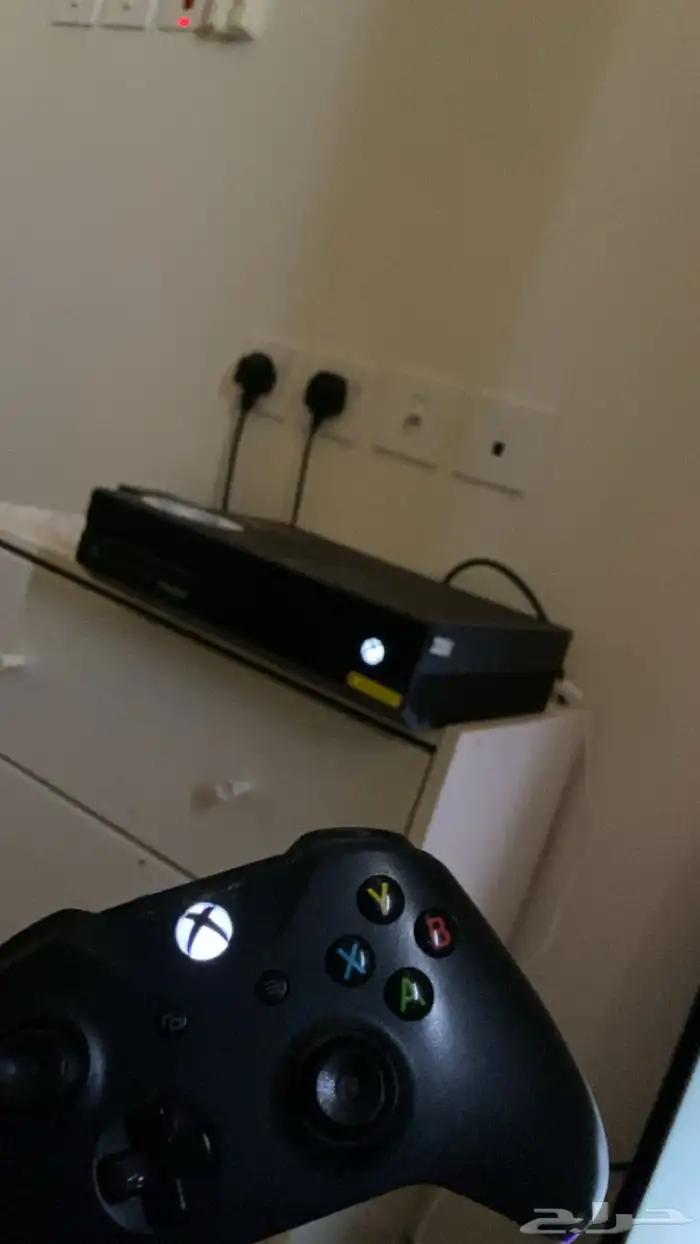 اكس بوكس ون مع يده واسلاكه 1