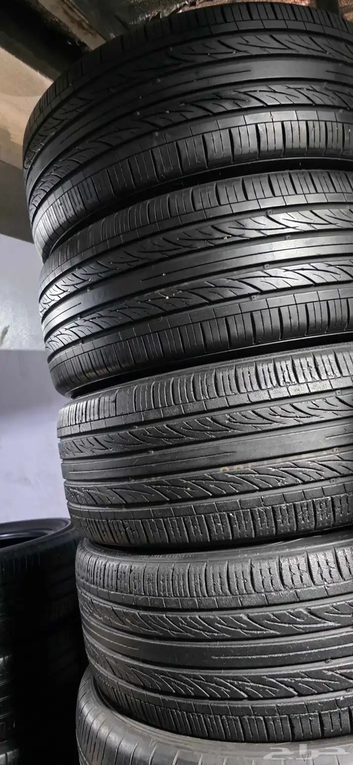 4 كفرات كومهو مقاس 235 45 18 1