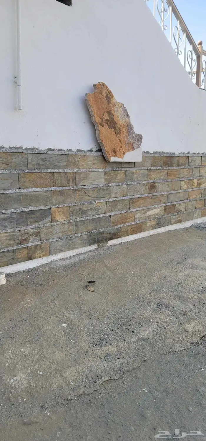 حجر طبيعي ويوجد منشار 9