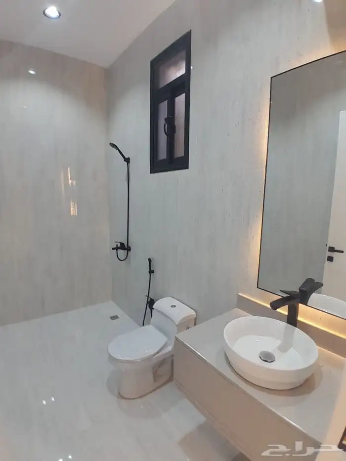 للبيع روف علوي دور ثاني مع ملحق تشطيبات فاخره الموقع مميز 24