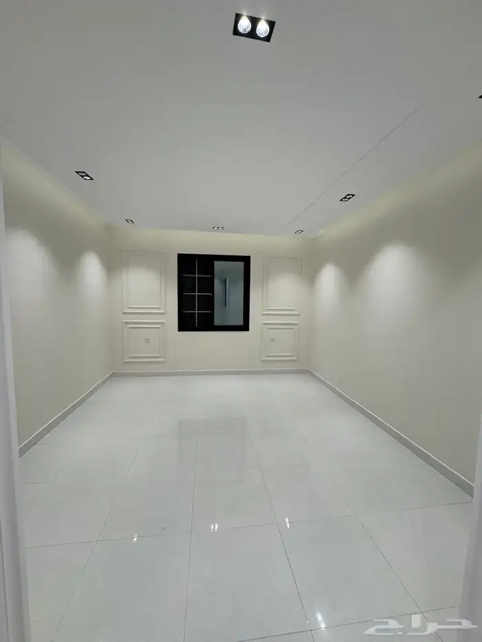 للبيع شقة دور أرضي مع مدخل سياره قريبه من طريق أبها الخميس 10