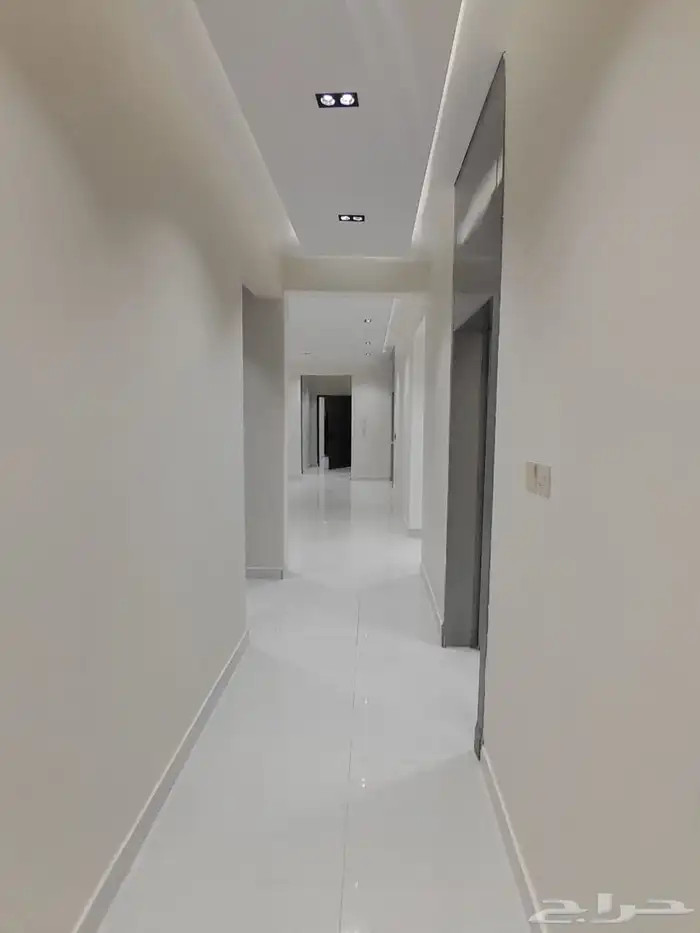 للبيع شقه دور ثاني مع سطح مستقل بحي المعارض ب520الف 15