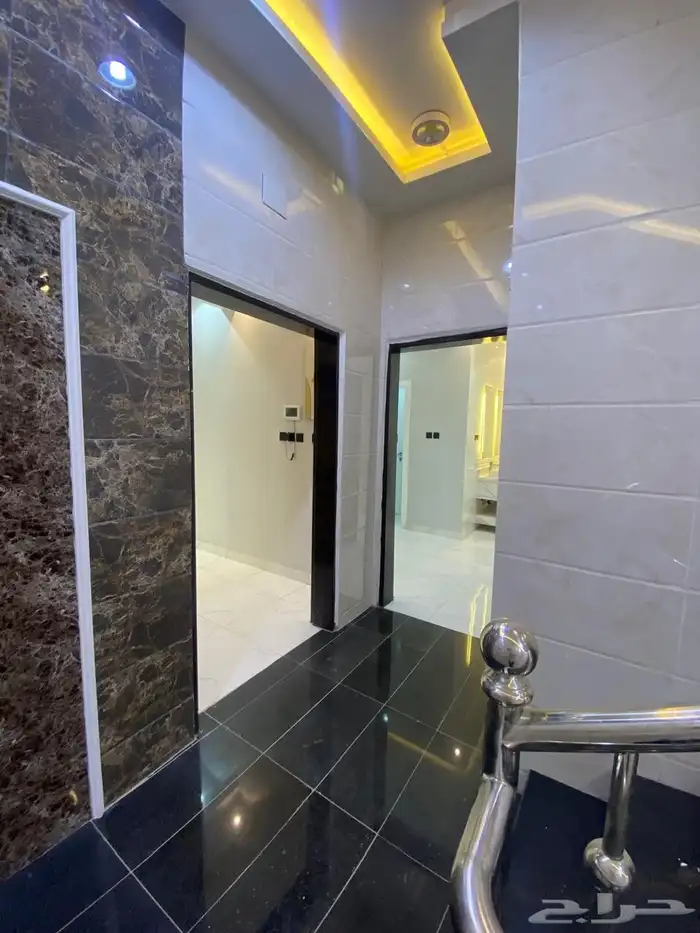 للبيع روف علوي مع ملحق بحي الحمرا خلف مطار ابها ب750الف 3