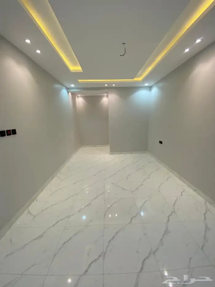 للبيع روف علوي مع ملحق بحي الحمرا خلف مطار ابها ب750الف 9