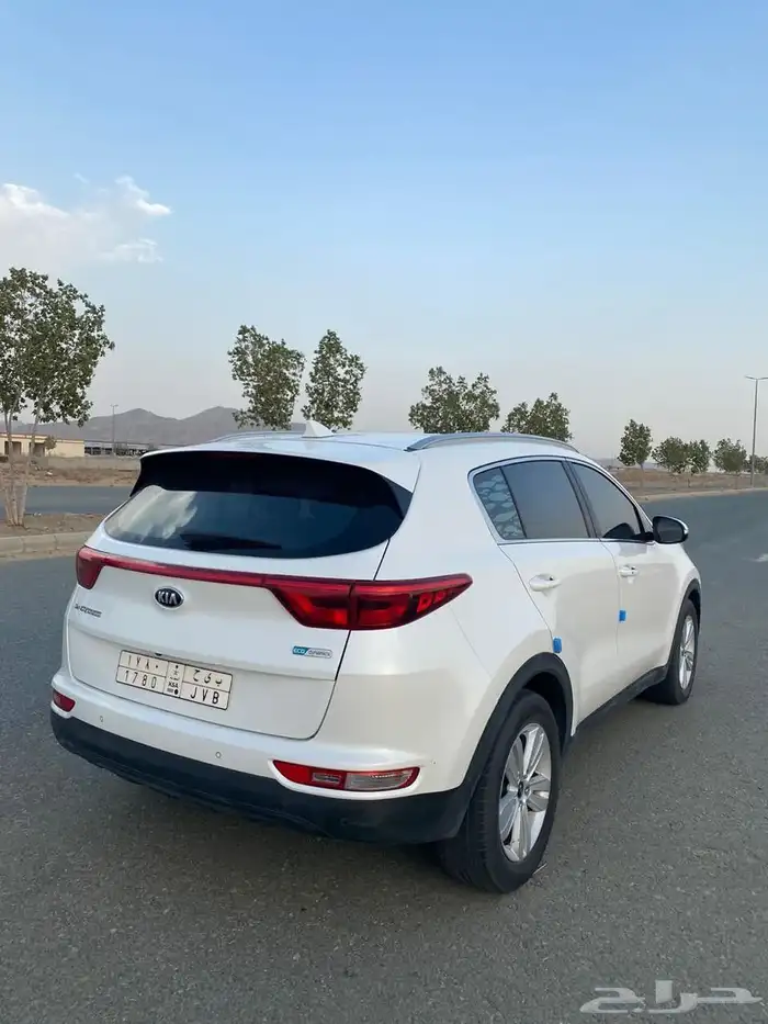 كيا سيورتاج ديزل 2018 ماشيه 180 الف ابيض بودي بل 4