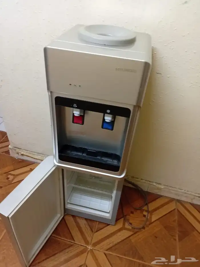 يوجد لدى براده وفيها ثلاجه بالاسفل 1