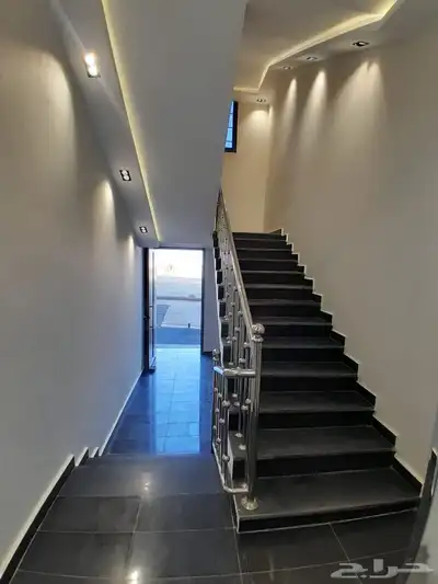 للبيع شقه دور ثاني مع سطح مستقل بحي المعارض ب520الف index