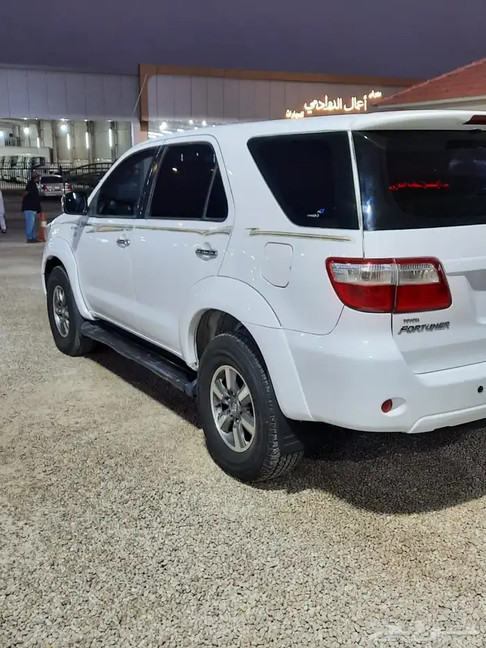 فورتشنر 2010 قير عادي 4 سلندر دبل 6