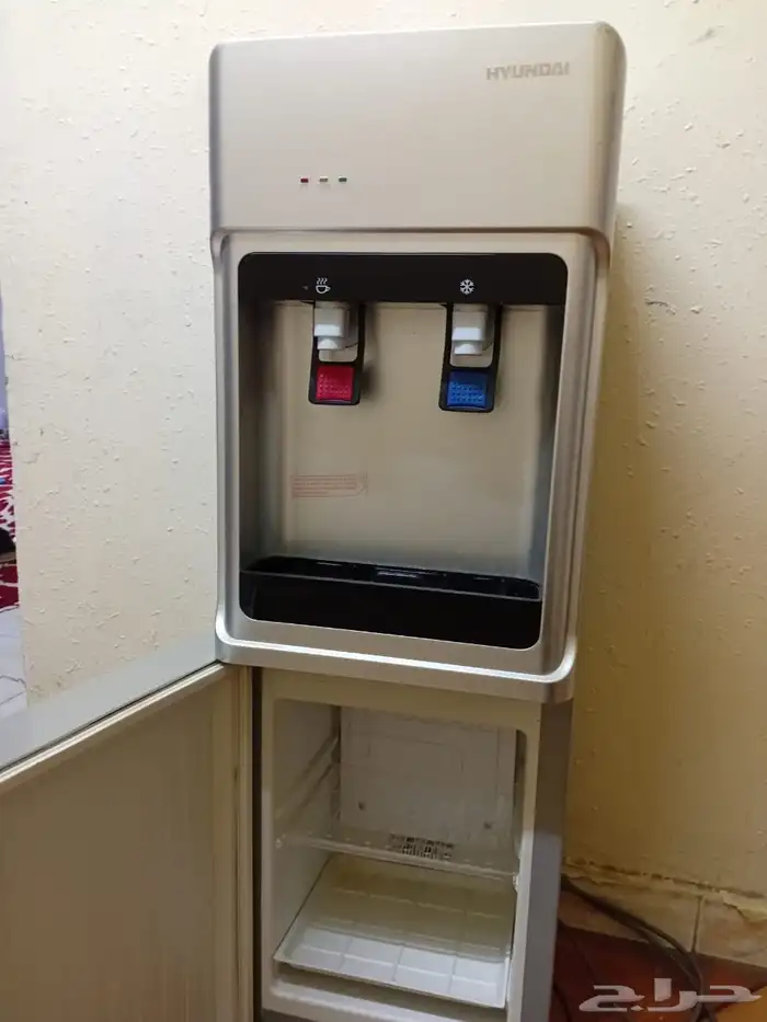 يوجد لدى براده وفيها ثلاجه بالاسفل 2