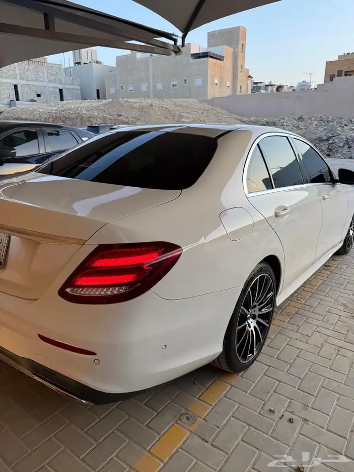 مرسيدس E200 فل كامل بحالة الوكاله 9