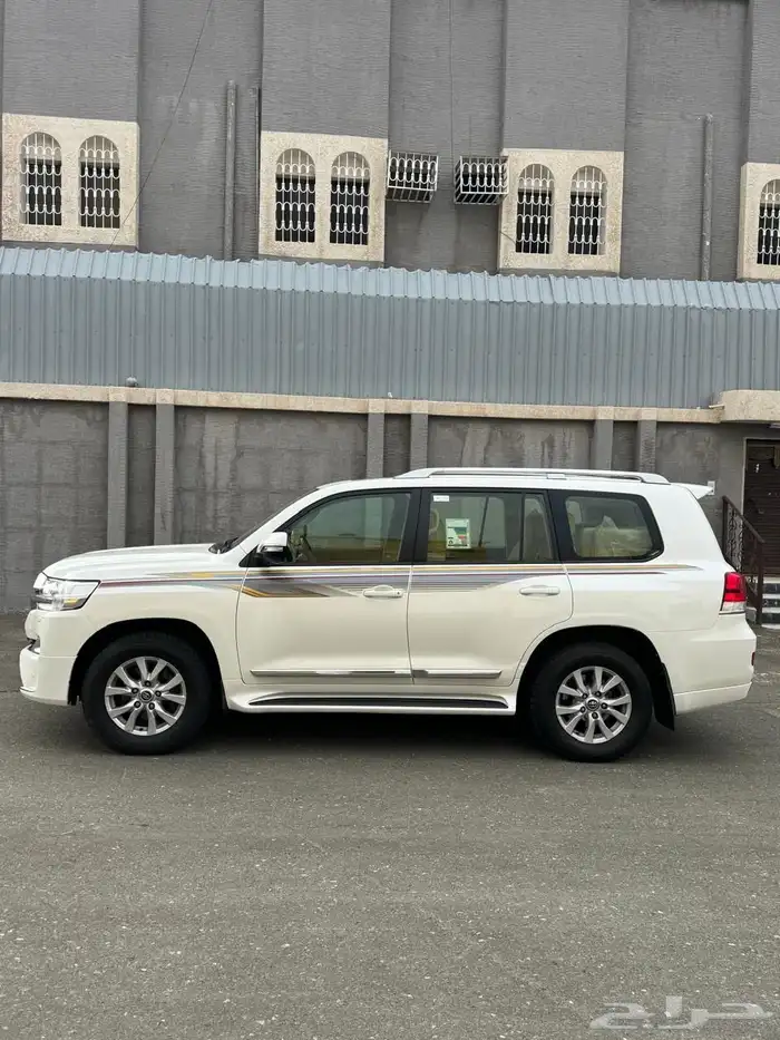 جيب لاندكروزر 0