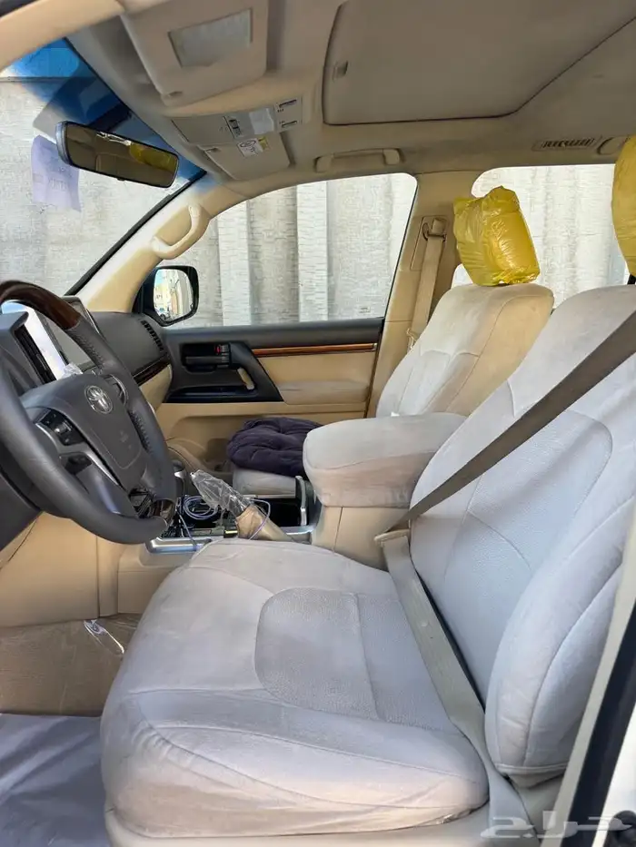 جيب لاندكروزر 12