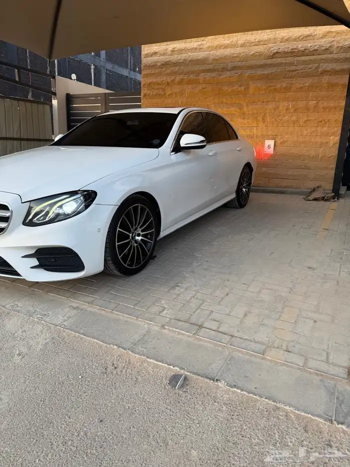 مرسيدس E200 فل كامل بحالة الوكاله 12