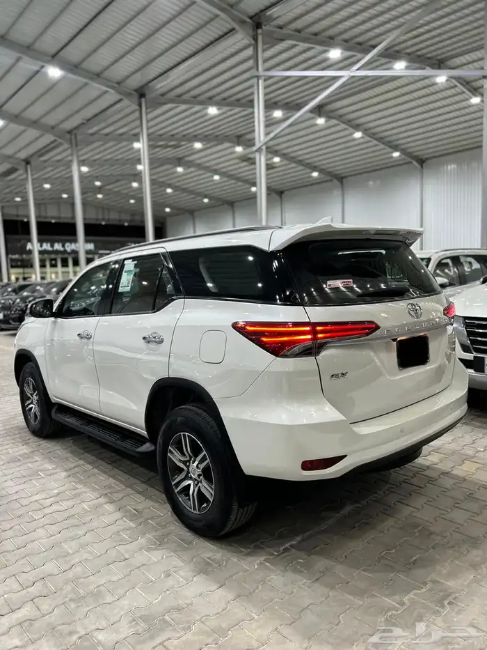 تويوتا فورتشنر ديزل 2022 دبل - عداد 125 الف كيلو فقط 4