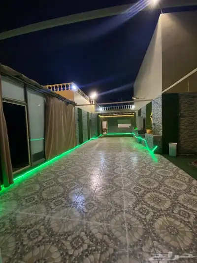 استراحه مميزه بمخطط الرياض 900 متر مع ملعب كره ومباني index