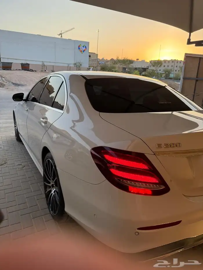 مرسيدس E200 فل كامل بحالة الوكاله 8