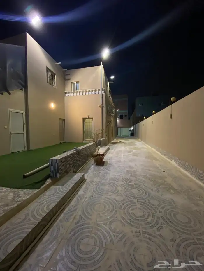 استراحه مميزه بمخطط الرياض 900 متر مع ملعب كره ومباني 1