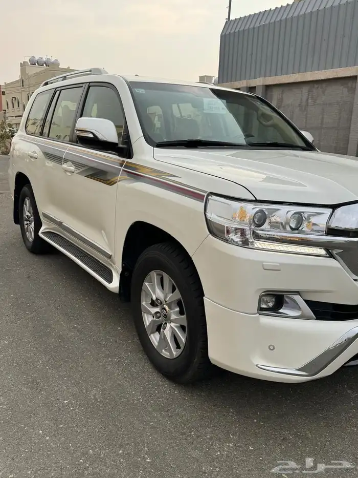 جيب لاندكروزر 4