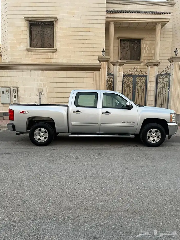 للبيع شفرولية سلفرادو دبل Z71 موديل 2013 3