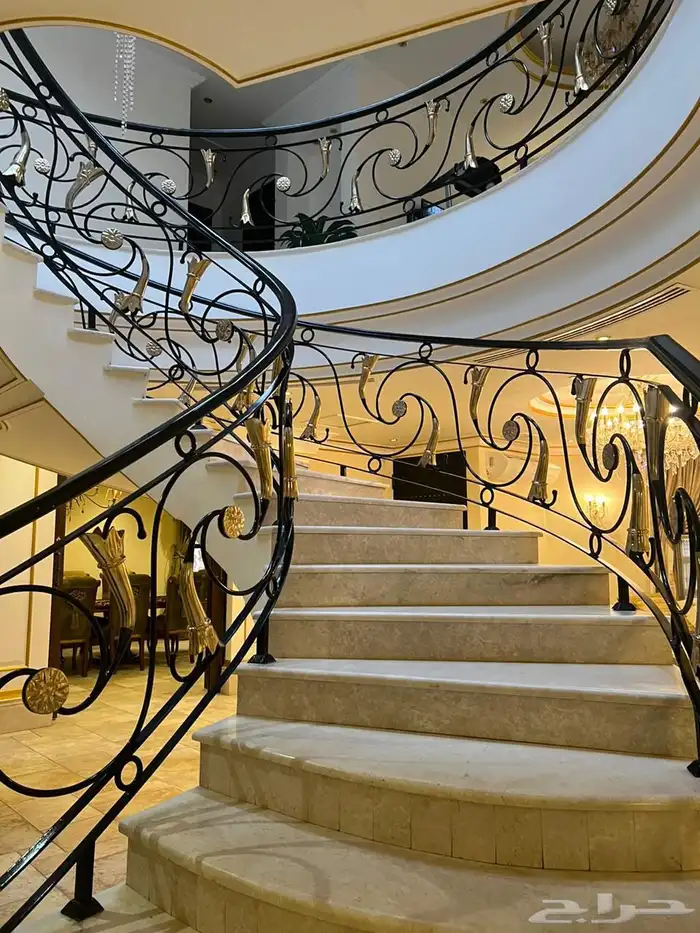 فيلا فاخرة 625م في حي الخزامى 13