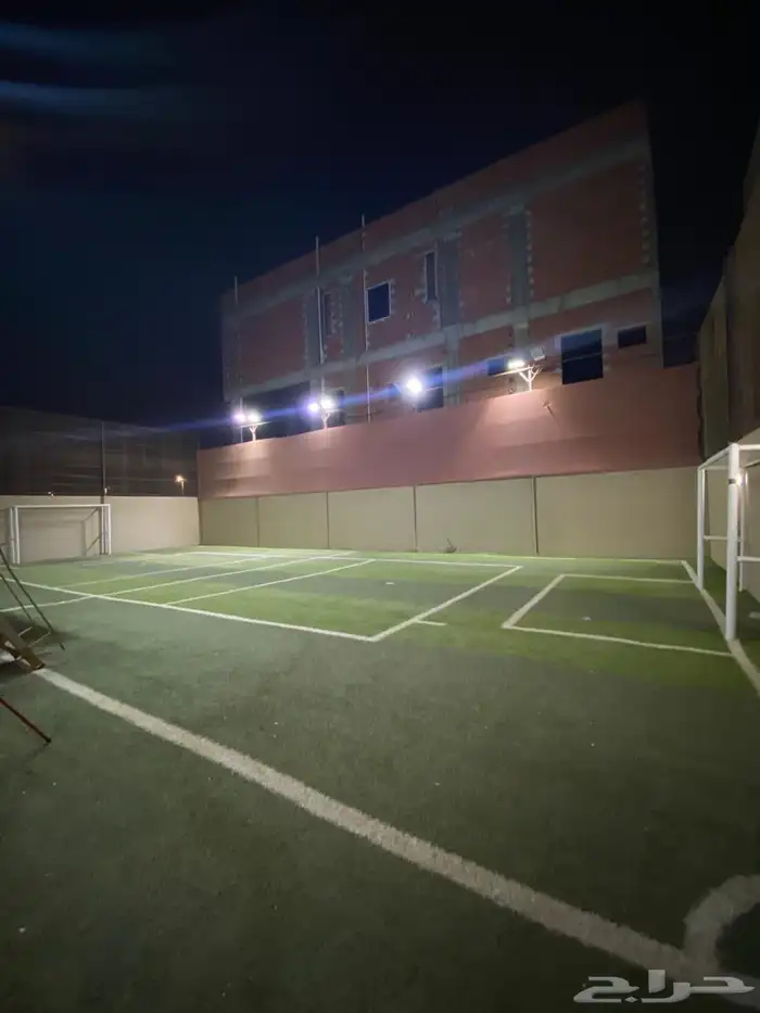 استراحه مميزه بمخطط الرياض 900 متر مع ملعب كره ومباني 3