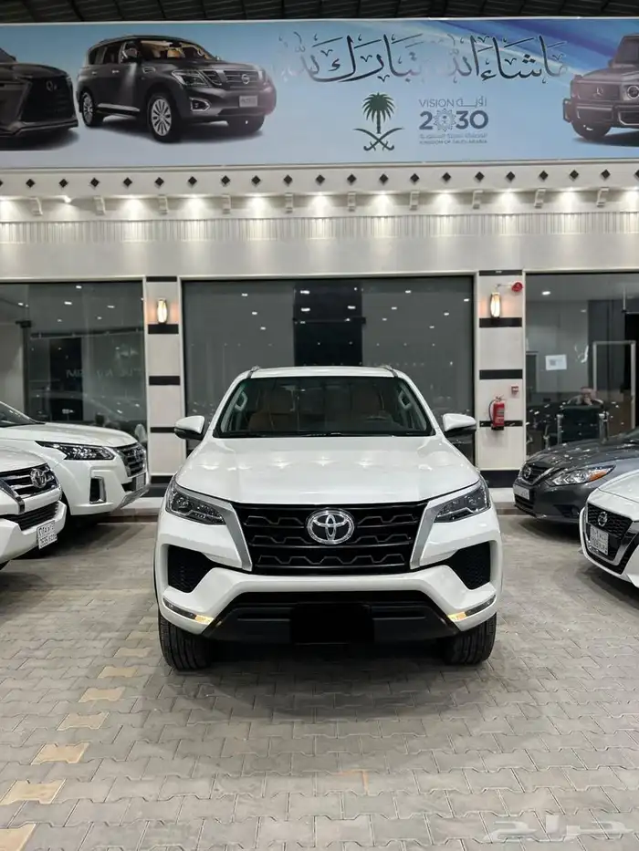 تويوتا فورتشنر ديزل 2022 دبل - عداد 125 الف كيلو فقط 0