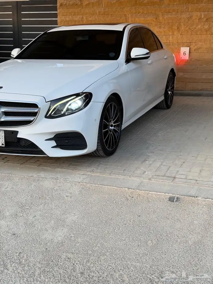 مرسيدس E200 فل كامل بحالة الوكاله 11