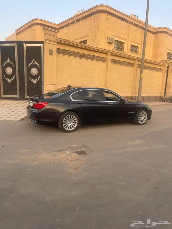 للبيع بالنقداوالتقصيد بي ام دبليو موديل2011 7