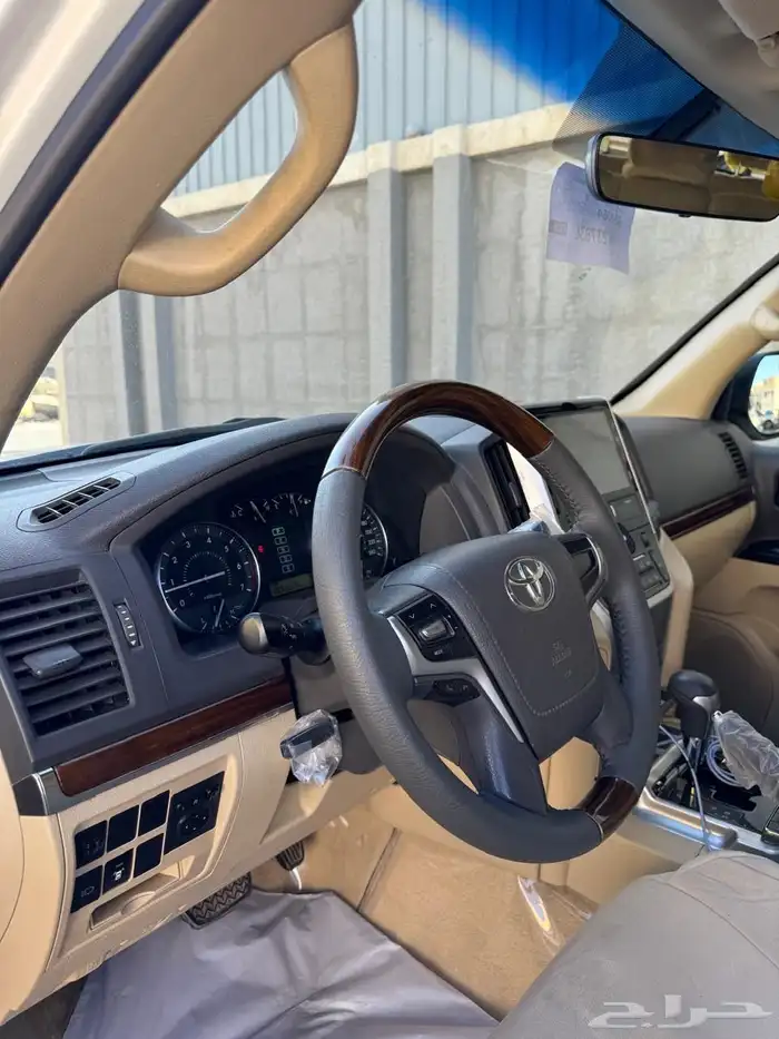 جيب لاندكروزر 13