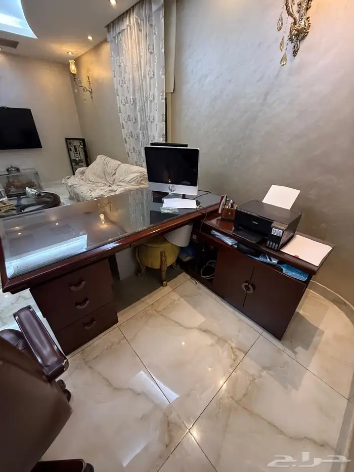 مكتب فخم مع كرسي دوار جلد من الصبان 1