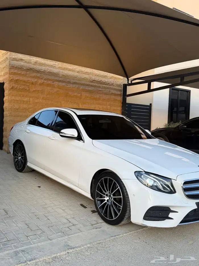 مرسيدس E200 فل كامل بحالة الوكاله 7