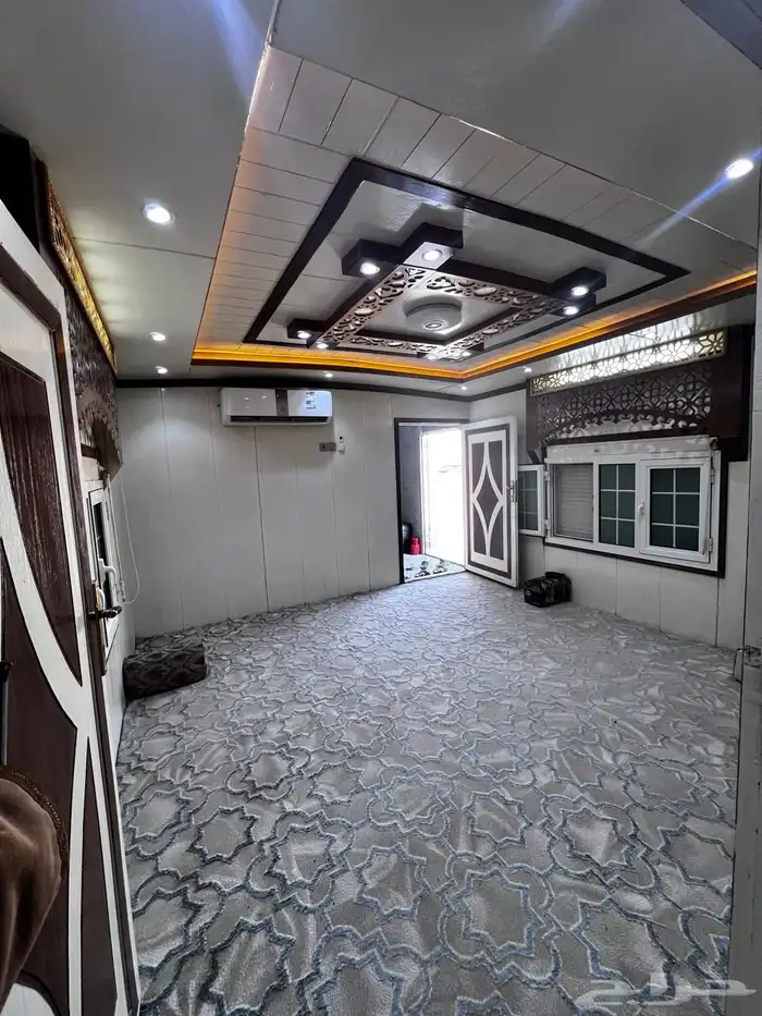 غرفة شرائح شبه جديدة 21متر 9