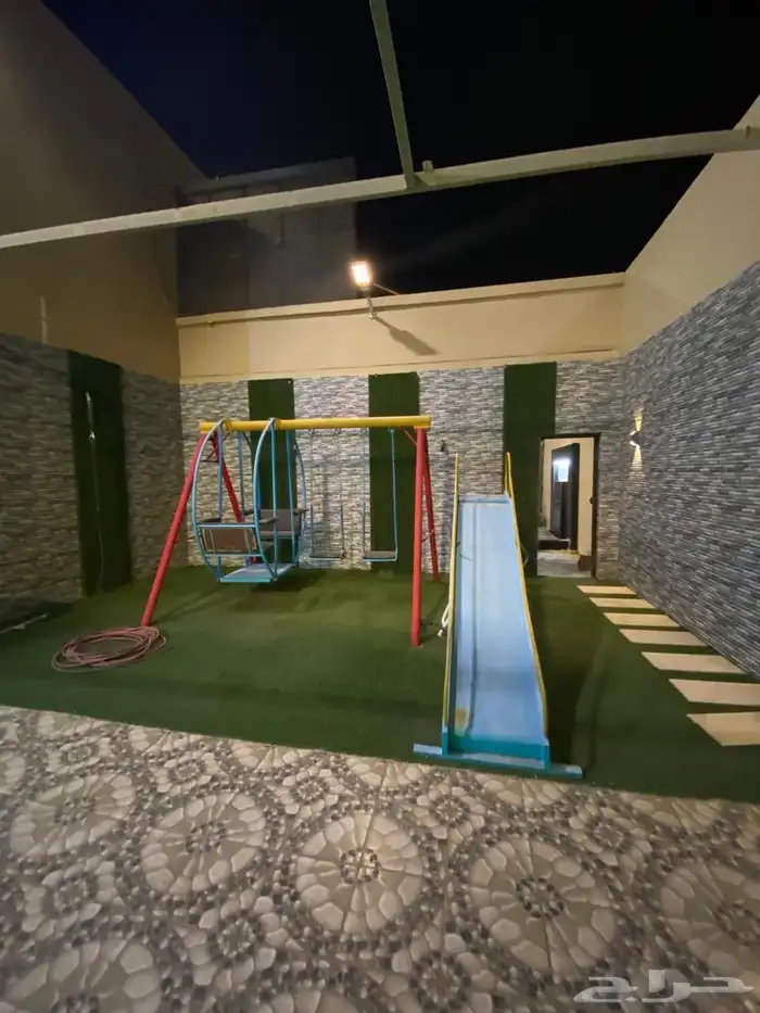 استراحه مميزه بمخطط الرياض 900 متر مع ملعب كره ومباني 8
