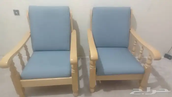 متاح 4 اطقم كنب للبيع حالتهم نظيفه جدا وكبار 1