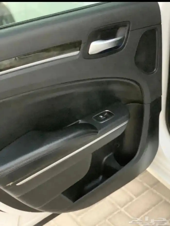 للبيع كرايسلر C300 2012 نظيف جدا 1