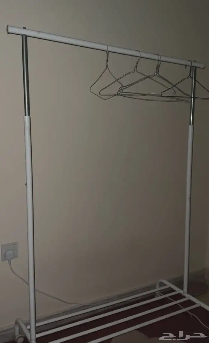 كرسي ومرايه وطاوله علاقه ملابس 3