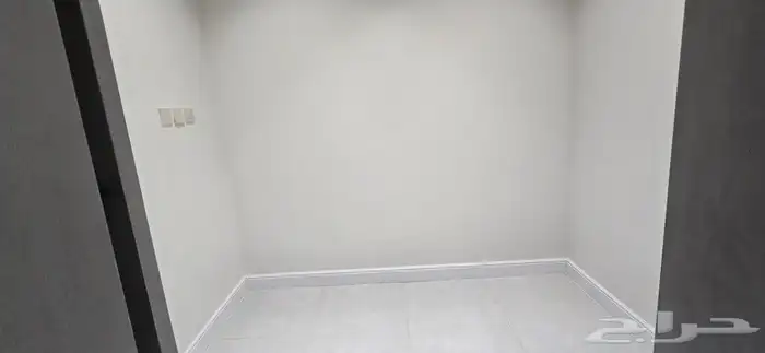 للبيع متبقي دور علوي 7غرف VIPمقابل كبري المطار شارعين 550ألف 14