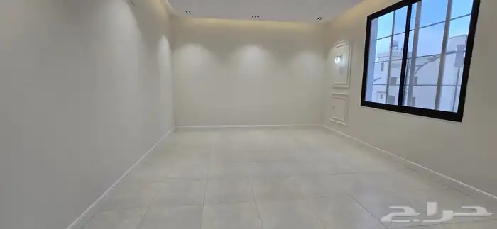 للبيع متبقي دور علوي 7غرف VIPمقابل كبري المطار شارعين 550ألف 6