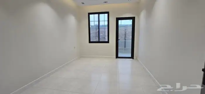 للبيع متبقي دور علوي 7غرف VIPمقابل كبري المطار شارعين 550ألف 8