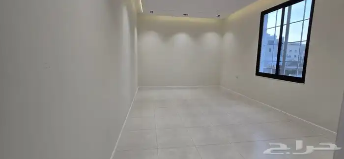 للبيع متبقي دور علوي 7غرف VIPمقابل كبري المطار شارعين 550ألف 19