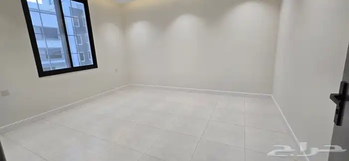 للبيع متبقي دور علوي 7غرف VIPمقابل كبري المطار شارعين 550ألف 21