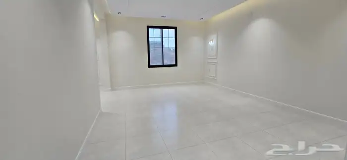 للبيع متبقي دور علوي 7غرف VIPمقابل كبري المطار شارعين 550ألف 17