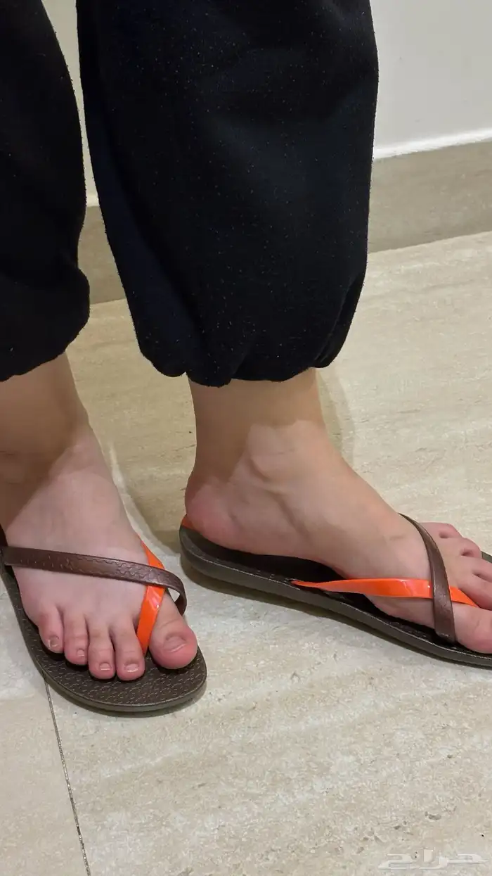 ملابس وجزم للبيع بالكامل 0