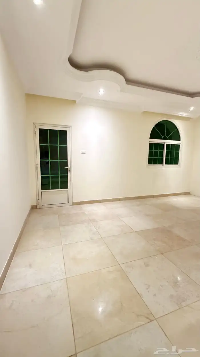شقه للايجار في حي الروضة جدة 4 غرف و صالة 0