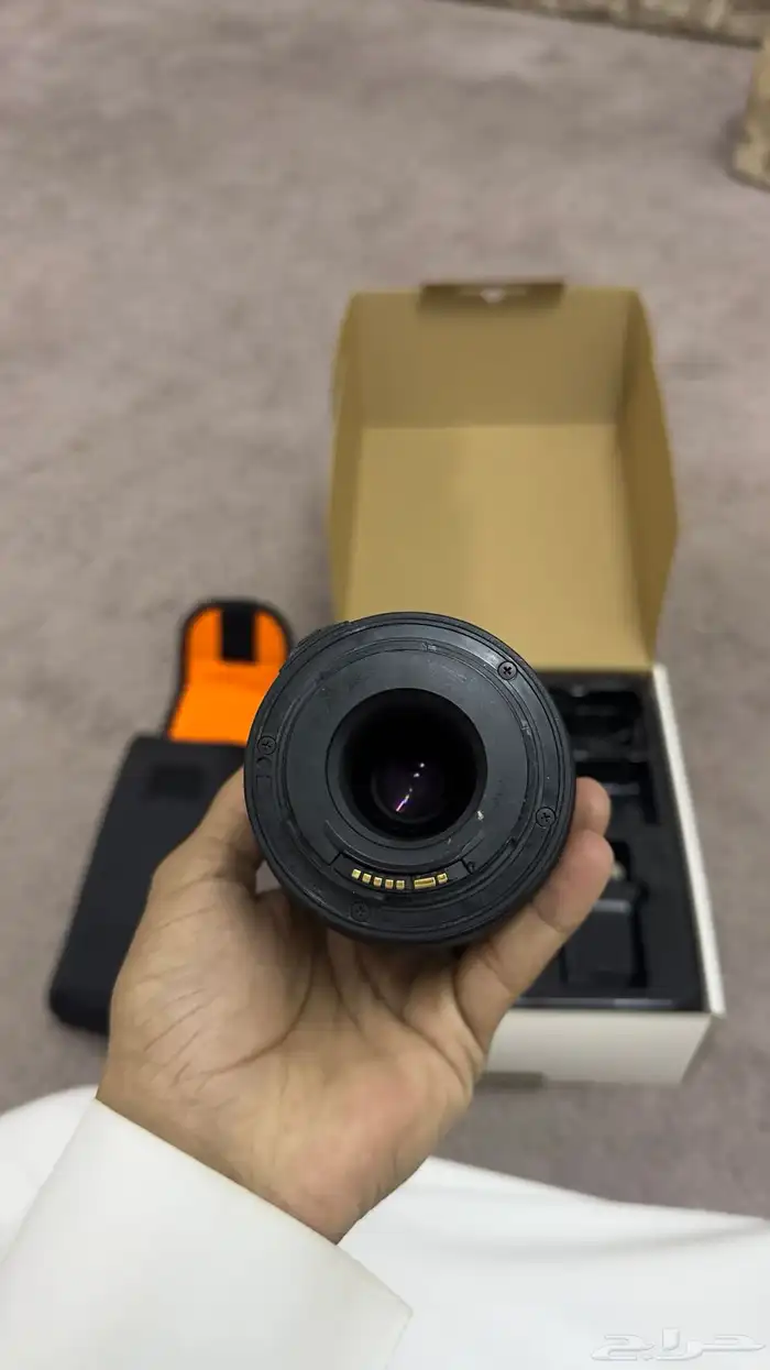 عدسة كاميرة كانون 2